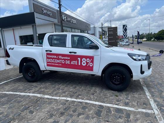 TOYOTA HILUX 2.8 D-4D TURBO DIESEL CD POWER PACK 4X4 MANUAL